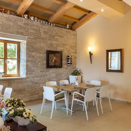 Velanera & Restaurant Hotel Šišan