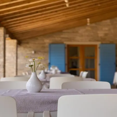 Velanera & Restaurant 4* Sisan