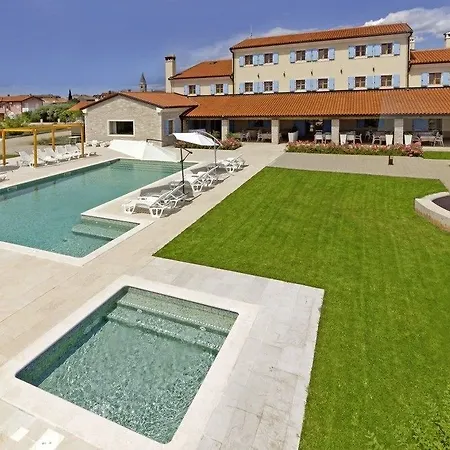 Velanera & Restaurant Hotel