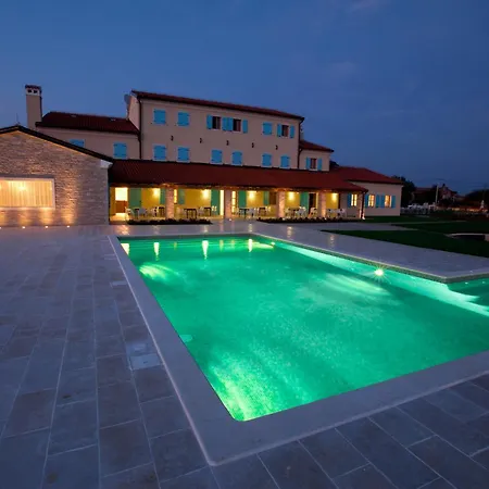 Velanera & Restaurant Hotel 4*