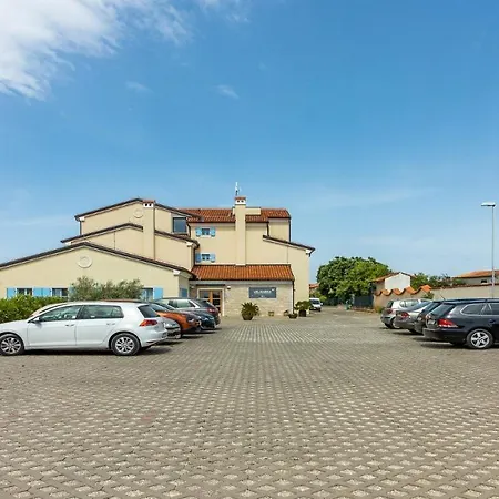 Velanera & Restaurant Šišan