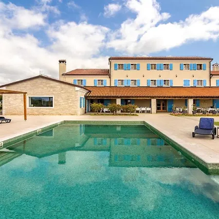 Velanera & Restaurant 호텔 Šišan