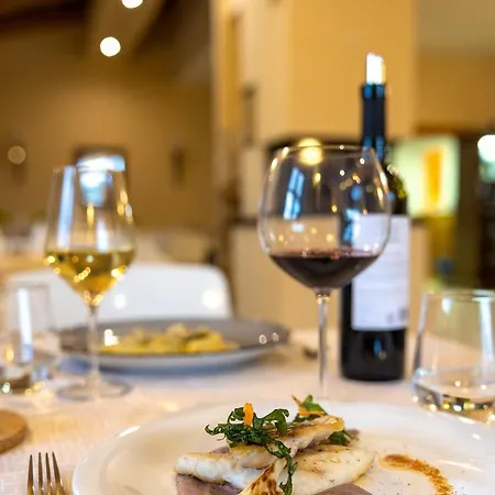 Velanera & Restaurant Hotel Sisan