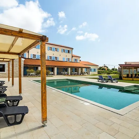 Velanera & Restaurant 4*