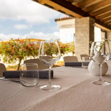 Velanera & Restaurant 4*