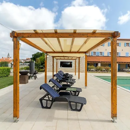 Velanera & Restaurant Sisan
