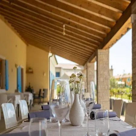 Velanera & Restaurant Hotel