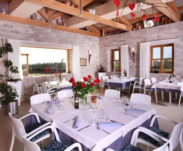 Velanera & Restaurant 호텔 Šišan