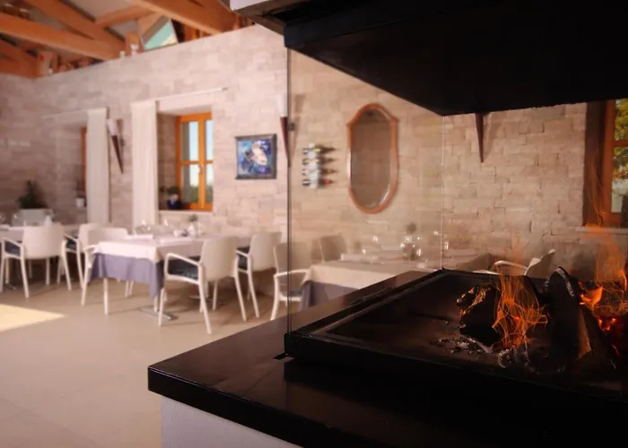 Velanera & Restaurant 호텔 4*