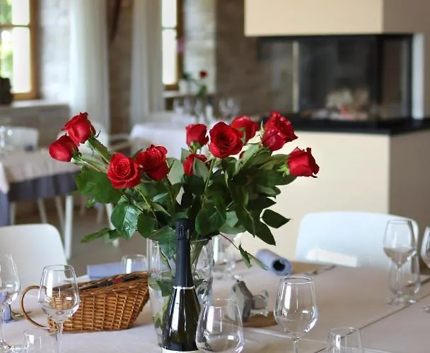 Velanera & Restaurant 호텔 4*