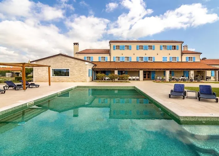 Velanera & Restaurant 호텔 Šišan