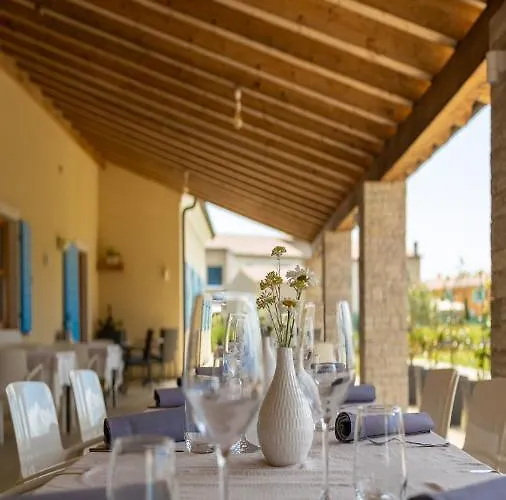 Velanera & Restaurant 호텔