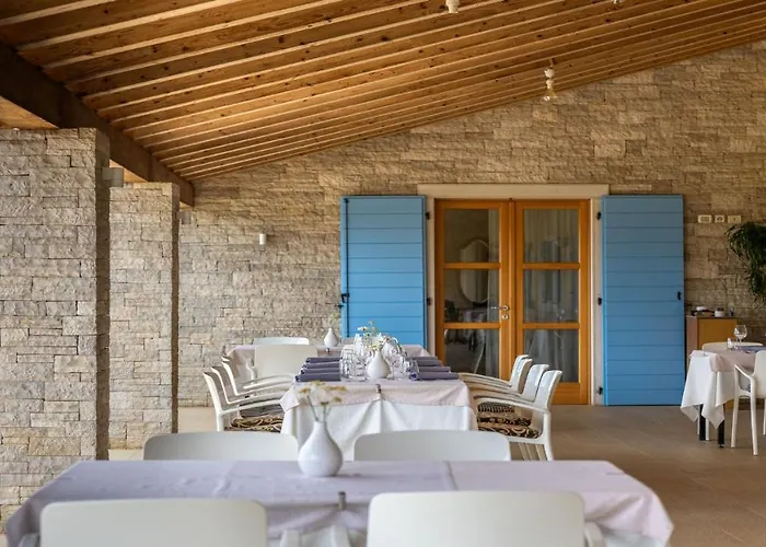 Velanera & Restaurant 호텔 4*