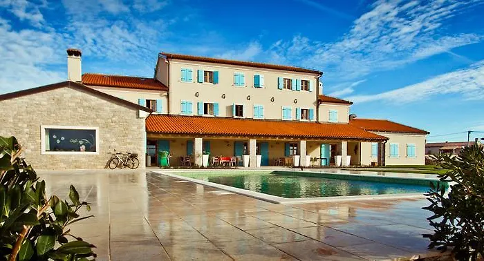 Velanera & Restaurant