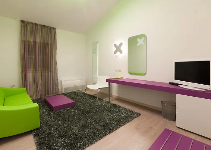 Velanera & Restaurant 호텔 Šišan