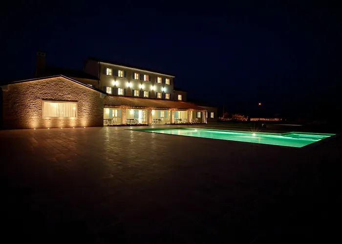 Velanera & Restaurant 호텔 4*