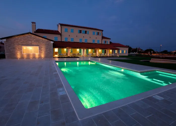 Velanera & Restaurant 호텔 4*